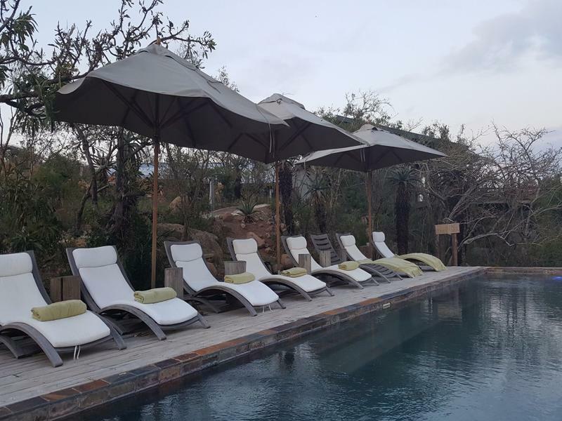 Rhino Ridge Safari Lodge KwaNompondo ภายนอก รูปภาพ